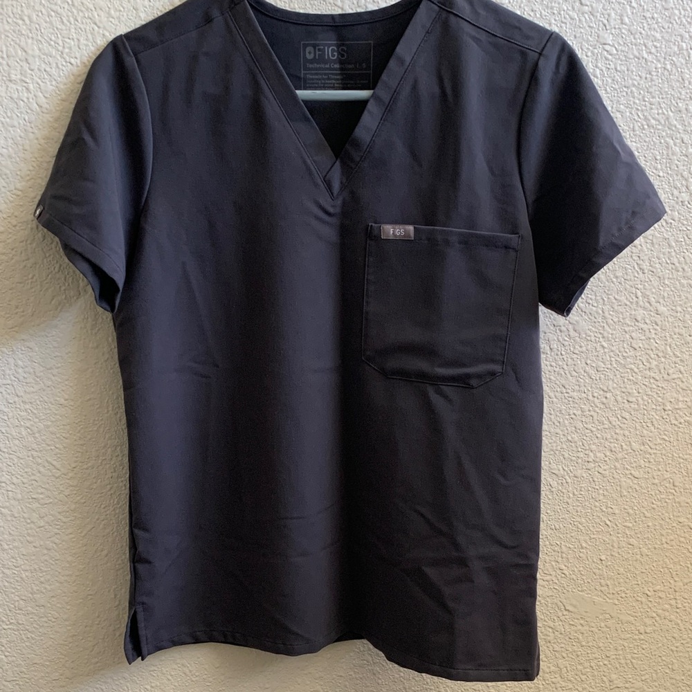 FIGS Women’s Gray V-Neck Short Sleeve Shirt
